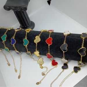 Heart bracelet with gold setting, in multiple colors.